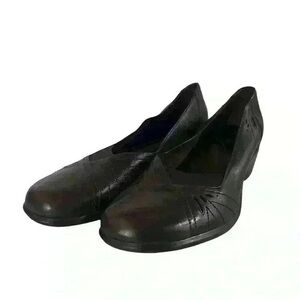 Clark’s‎ burgundy artisan collection heel